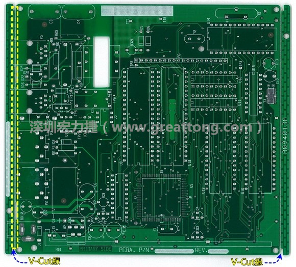 所謂【V-cut】是印刷電路板(PCB)廠商依據(jù)客戶的圖紙要求，事先在PCB的特定位置用轉(zhuǎn)盤刀具切割好的一條條分割線，其目的是為了方便后續(xù)SMT電路板組裝完成后的「分板(De-panel)」之用，因?yàn)槠淝懈詈蟮耐庑涂雌饋砭拖駛€(gè)英文的【V】字型，因此得名。