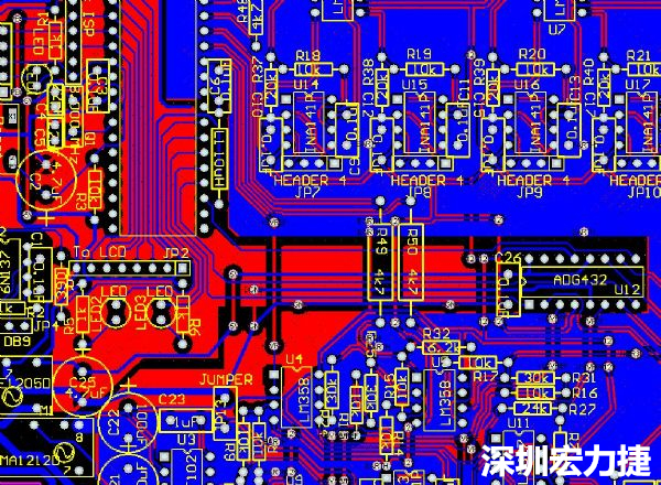 一般產(chǎn)品的PCB設(shè)計(jì)，多數(shù)先決定元件布局，再進(jìn)行線路連接，于元件位置就先改善干擾問(wèn)題，再?gòu)木€路細(xì)節(jié)著手改善產(chǎn)品。