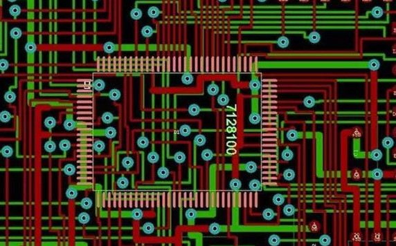 圖1：兩種PCB模型的部分電路。頂圖：傳統(tǒng)設(shè)計(jì)版本。