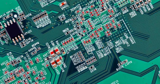 你能在這個復(fù)雜的PCB中找到垂直布線嗎？反正我不能